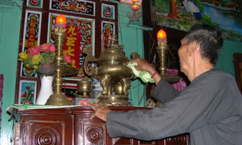 Những lưu ý khi lau dọn bàn thờ gia tiên để không phạm phải điều tối kỵ